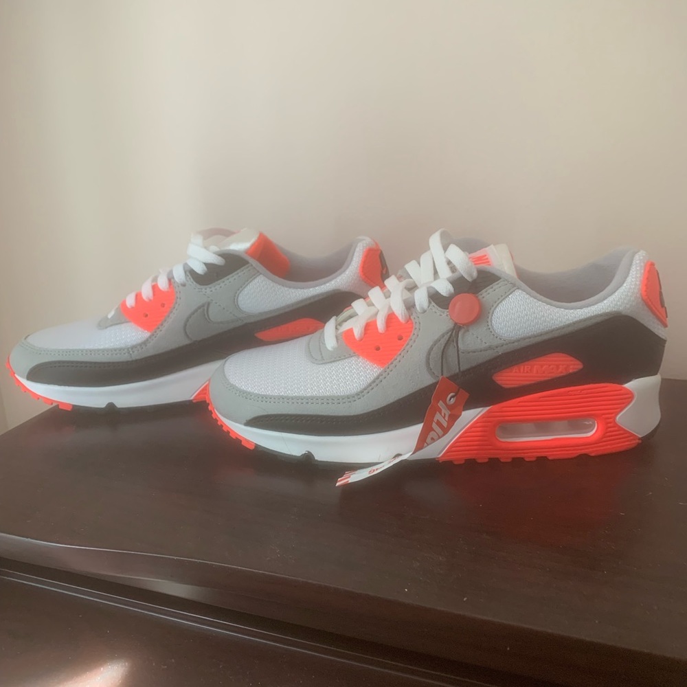 Nike AirMax 90 Ultra in Infrared. Flight club certified